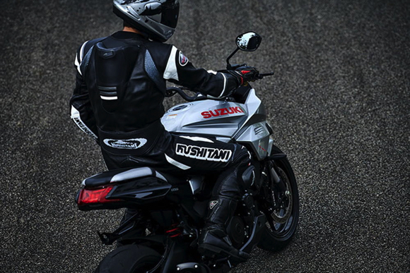 スズキ カタナ 新型 写真