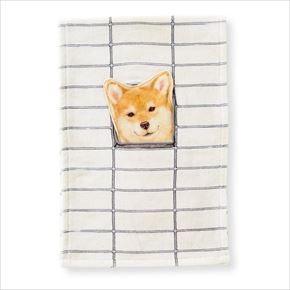 すき間からのぞく柴犬タオル