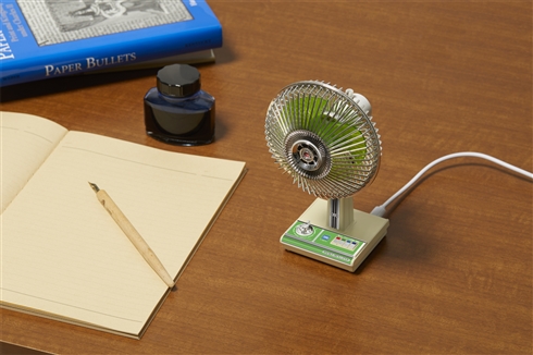 昭和の風で涼める「昭和風卓上扇風機」が登場　ダイヤル式タイマーと首振り機能搭載