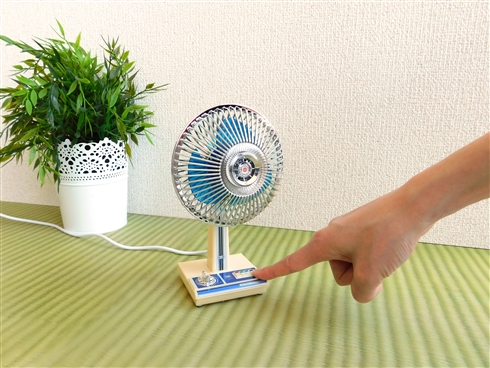昭和の風で涼める「昭和風卓上扇風機」が登場　ダイヤル式タイマーと首振り機能搭載