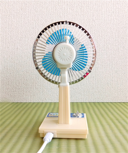 昭和の風で涼める「昭和風卓上扇風機」が登場　ダイヤル式タイマーと首振り機能搭載