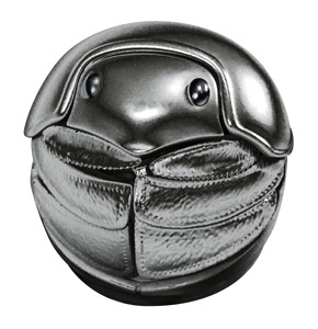 丸まった黒いマンマルコガネ