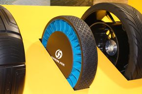 ダンロップ GYROBLADE エアレスタイヤ