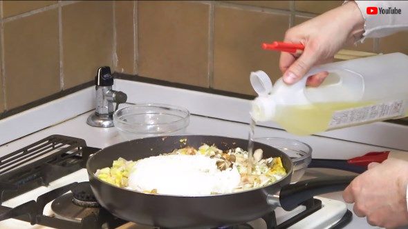 草なぎ剛 ユーチューバー チャーハン 油