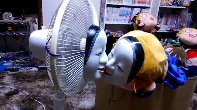 能面をつけた扇風機