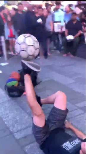 フリースタイルフットボール サッカー ニューヨーク タイムズスクエア 夢 Ryu Tricks