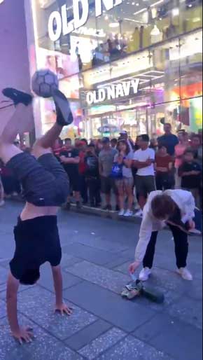 フリースタイルフットボール サッカー ニューヨーク タイムズスクエア 夢 Ryu Tricks