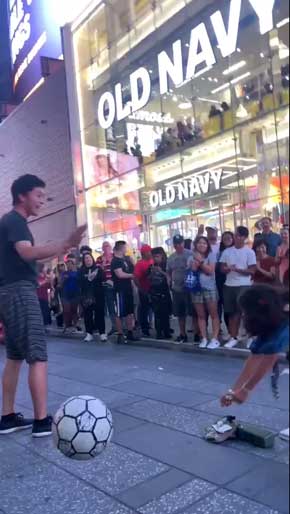 フリースタイルフットボール サッカー ニューヨーク タイムズスクエア 夢 Ryu Tricks