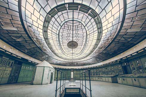 写真集 星野藍 旧共産遺産 廃墟 建築物 スポメニック 戦争記念碑