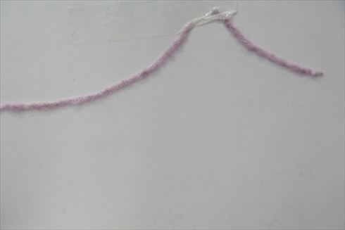毛糸で縫えるミシンがおもちゃのレベル超えてる 「毛糸ミシンhug