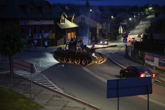 ポーランド 戦車 暴走 飲酒運転