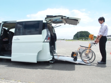 日産 働くクルマ 救急車 GT-R