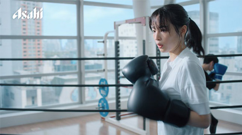 広瀬すず 三ツ矢サイダー キックボクシング CM パンチ ろうそく 火