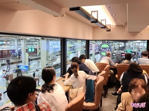 タリーズコーヒー阪急梅田駅３F店店内