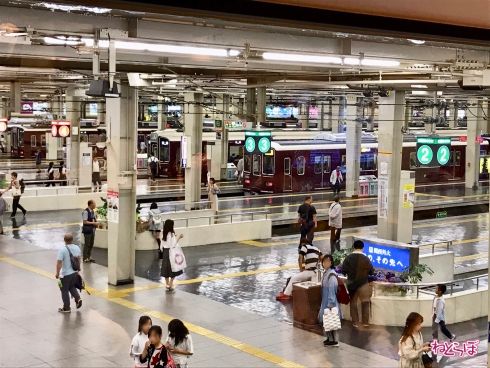 タリーズコーヒー阪急梅田駅3F店店内