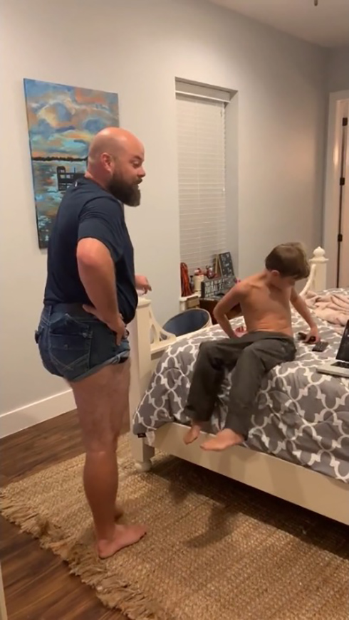 娘のショートパンツ短すぎ　パパの体当たりな教育に高評価殺到