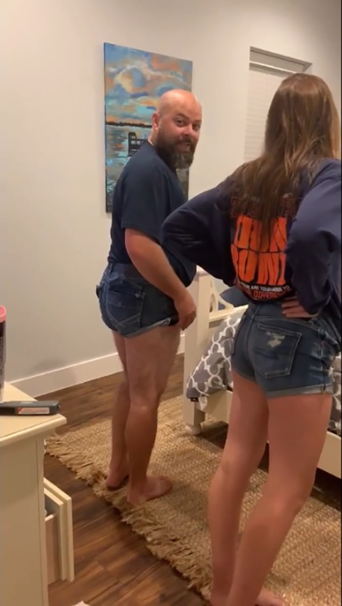 娘のショートパンツ短すぎ　パパの体当たりな教育に高評価殺到