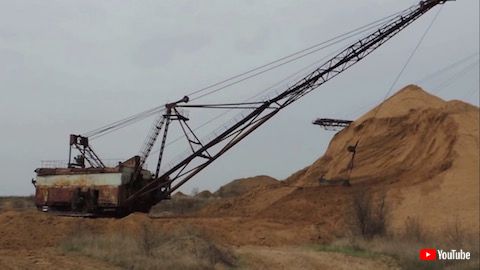 ロシアの歩く重機