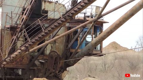 ロシアの歩く重機