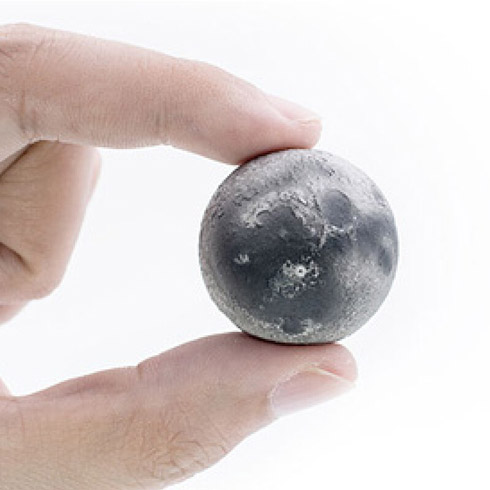 miniを手で持った写真