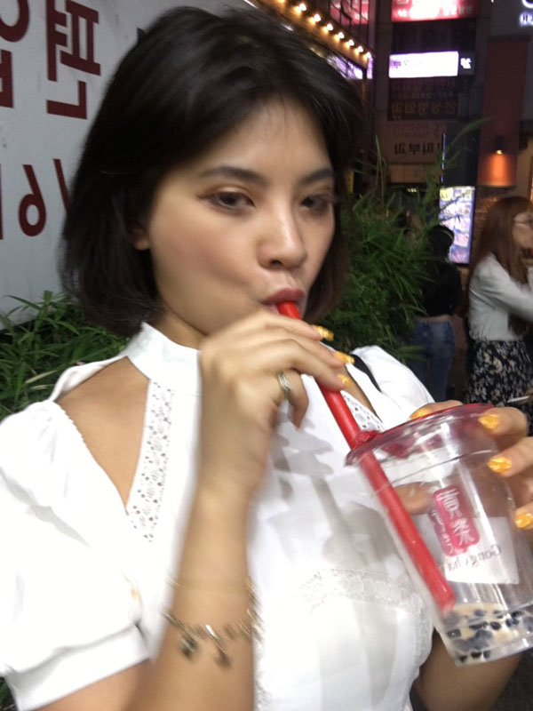 「好きな人の前 VS 友人の前」タピオカ飲むときの顔が全く別人に　モデル・ヴィエンナさんの“ギャップ顔芸”が神業