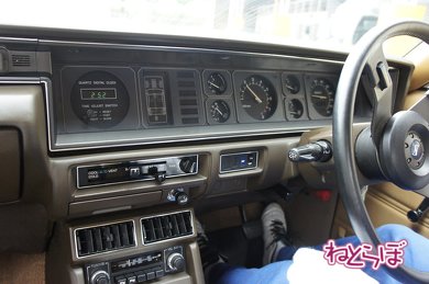 給油口 左右 理由