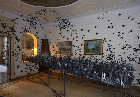 紙でできた黒蝶の群れ