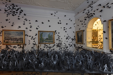 紙でできた黒蝶の群れ