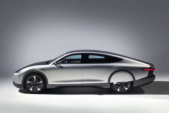 Lightyear One 長距離 ソーラーカー 太陽光発電