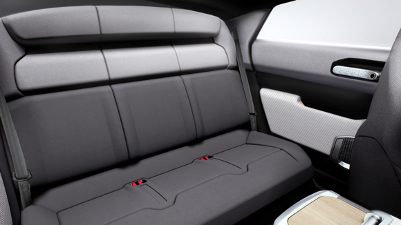 Lightyear One 長距離 ソーラーカー 太陽光発電