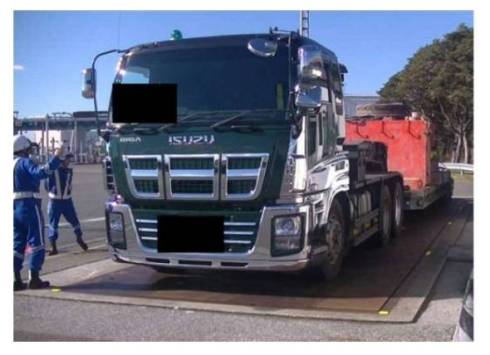 【大型トレーラー】 制限25トンの2倍超、61トンで通行 悪質な重量違反の大型トレーラーを