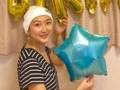 白血病で闘病中の池江璃花子、19歳バースデーを祝われた笑顔の写真を公開　一時退院中に「まさかのサプライズ」