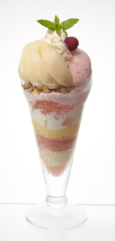 デニーズ桃パフェ