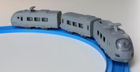 オリジナル車両「レッドフライナー」の試作品