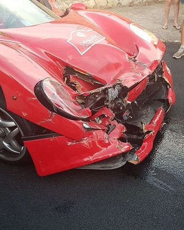 フェラーリ F50 488 ピスタ 事故 追突 カヴァルケード