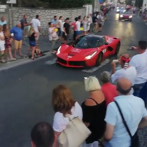 フェラーリ F50 488 ピスタ 事故 追突 カヴァルケード