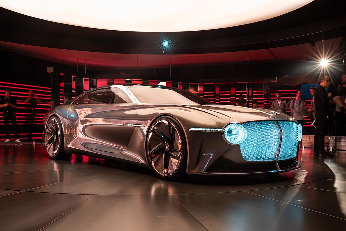 これが2035年の高級車の姿だ」 ベントレーがマッチョなAI