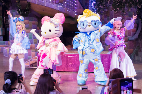 ハローキティとダニエル