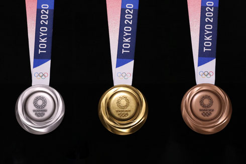 東京五輪のメダルデザインが発表 アスリートの“光や輝き”が