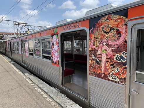弘南鉄道桜ミクラッピング電車