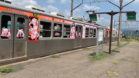 弘南鉄道桜ミクラッピング電車