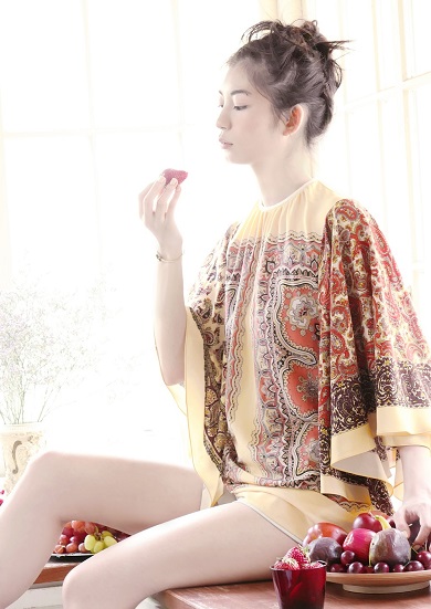 ミオ 仲村トオル　鷲尾いさ子 娘 写真集 部屋着姿