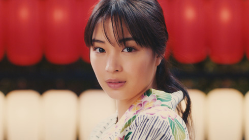 吉沢亮 広瀬すず ハグ