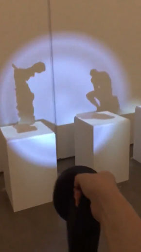 何も無い 懐中電灯 影ができる 不可視彫像 坪倉輝明 展示 アート VR プロジェクションマッピング