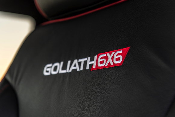 ゴリアテ シボレー ピックアップトラック 6輪 6x6