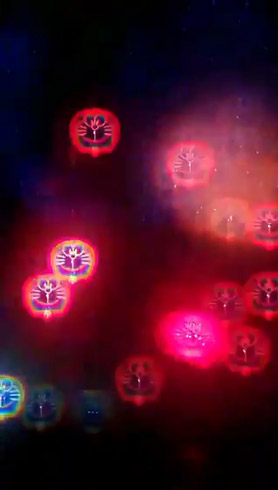 ドラえもんメガネで見た花火　ちらほら残る赤いドラえもん