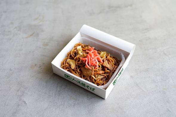 「天気の子」コラボカフェメニュー「3人で食べた豪華なディナー／焼きそば」イメージ