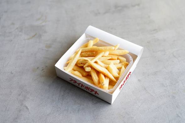 「天気の子」コラボカフェメニュー「3人で食べた豪華なディナー／フライドポテト」イメージ