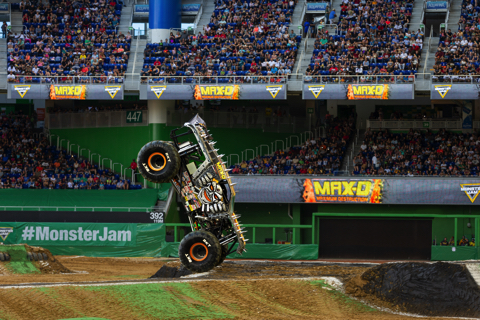 MONSTER JAM モンスタージャム