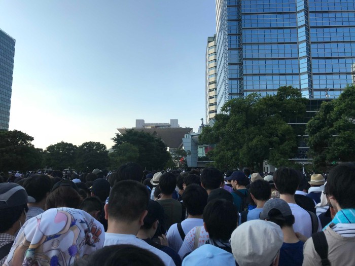 コミケ準備会が謝罪　「長時間の待機で5人救急搬送」「並んでいるのに入場規制解除」に批判